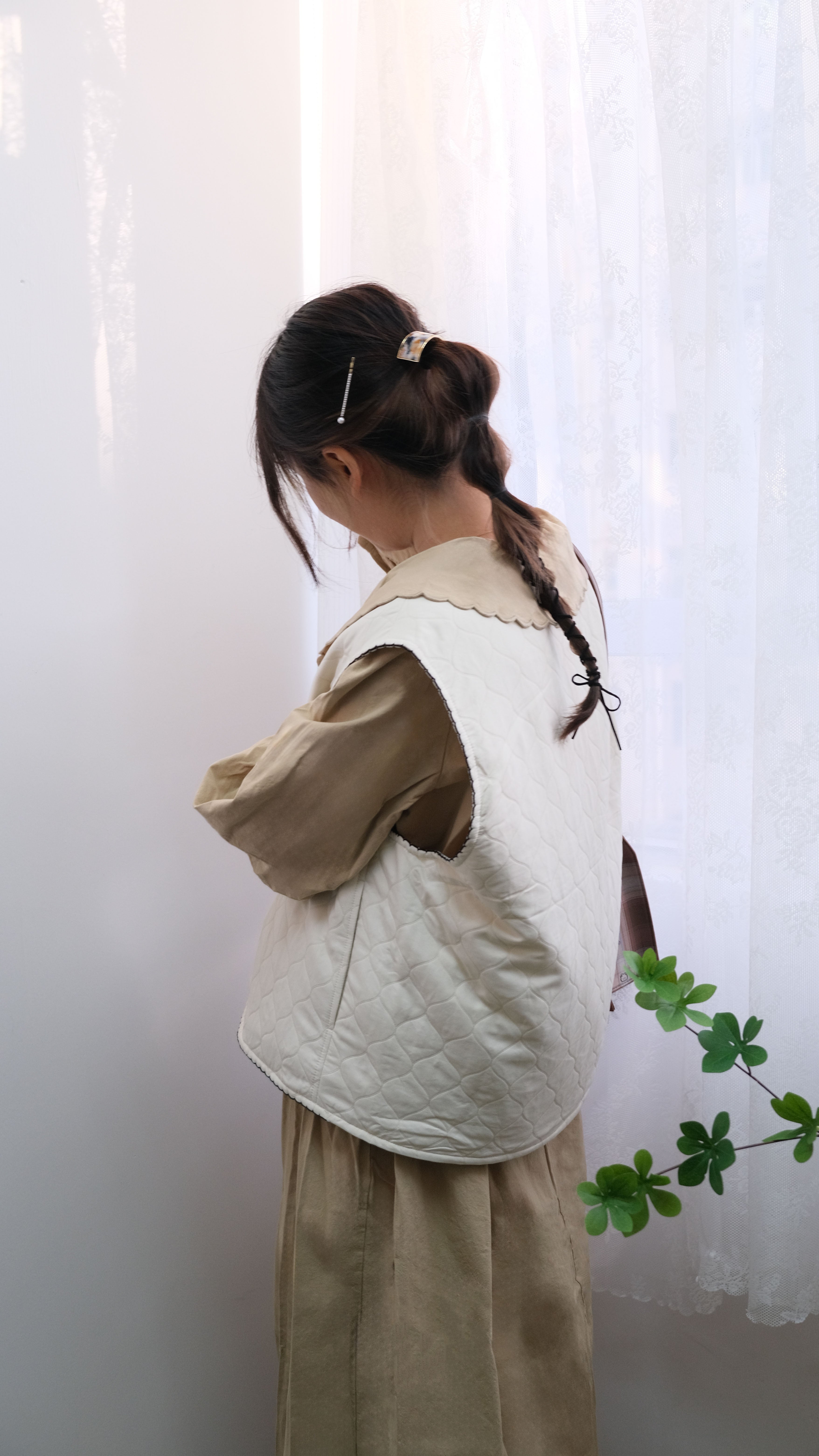 【最新產品】白色裙邊馬甲背心