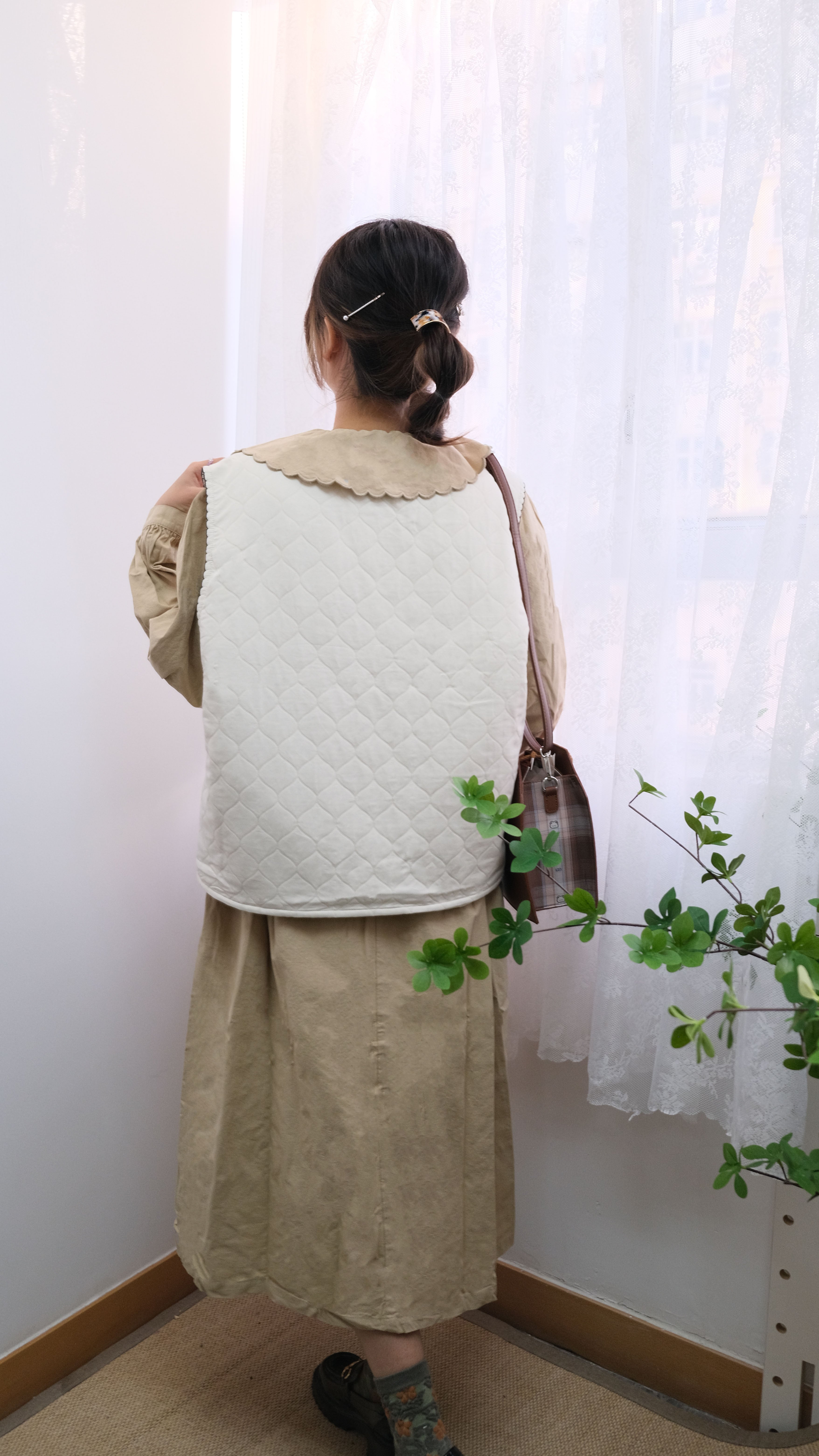 【最新產品】白色裙邊馬甲背心