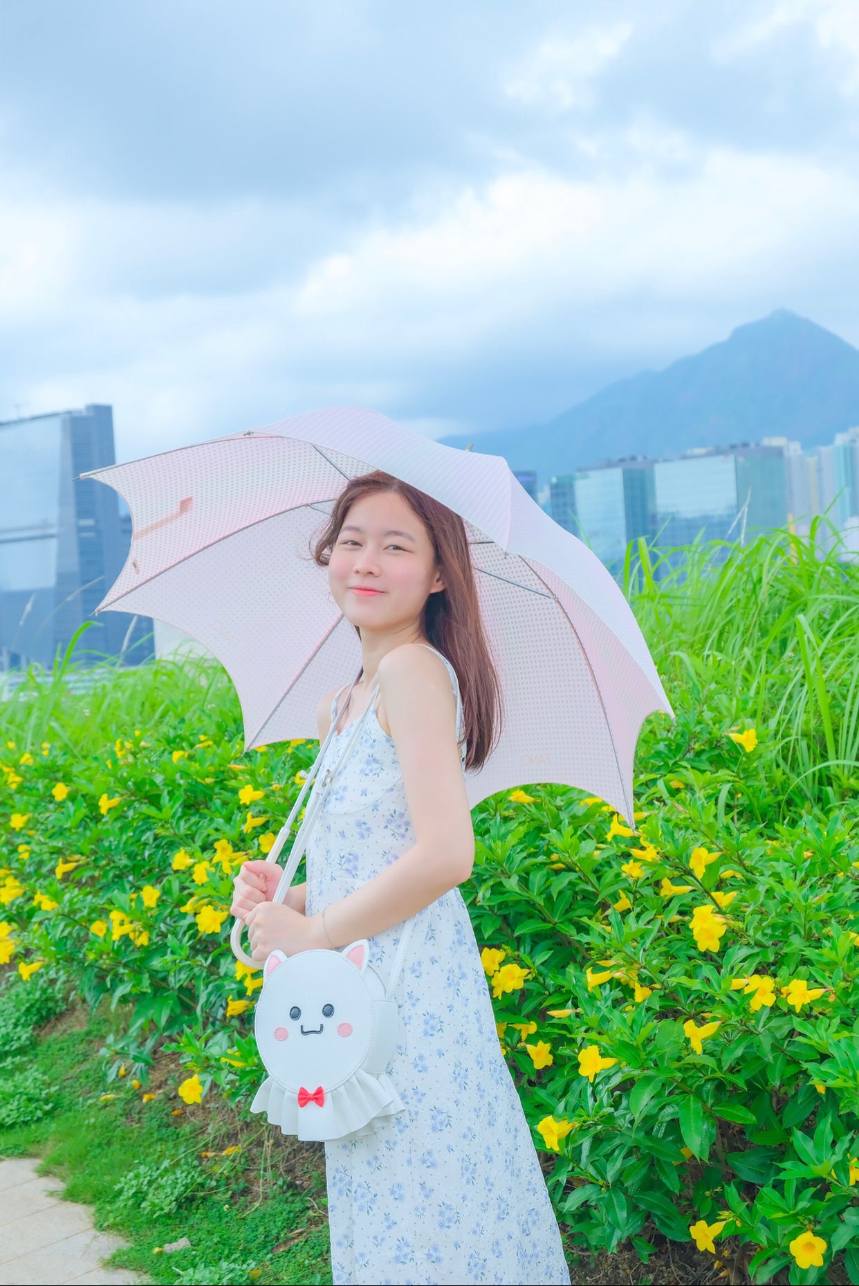 Sunny Cat | White