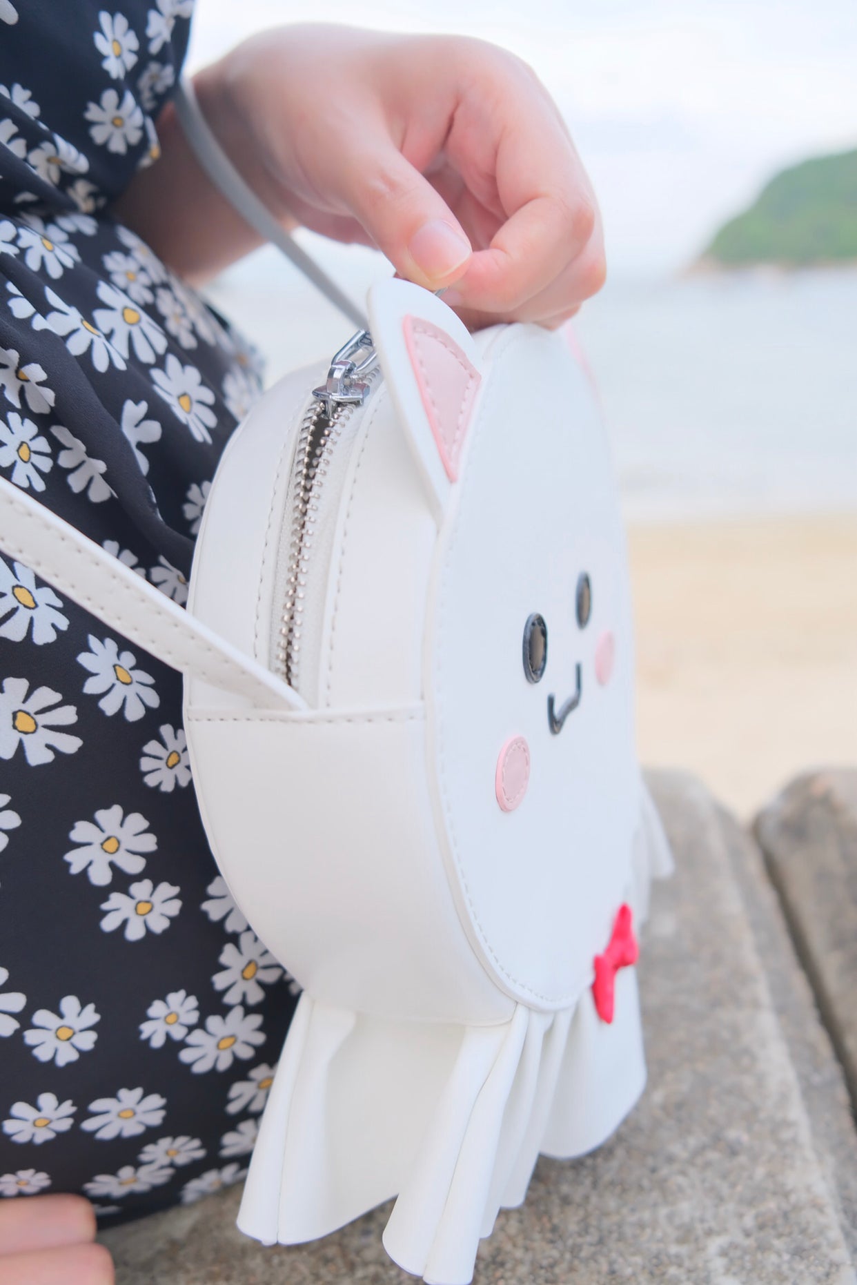 Sunny Cat | White